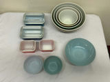 A Collection of Pyrex Wares - thumbnail 6 of 8