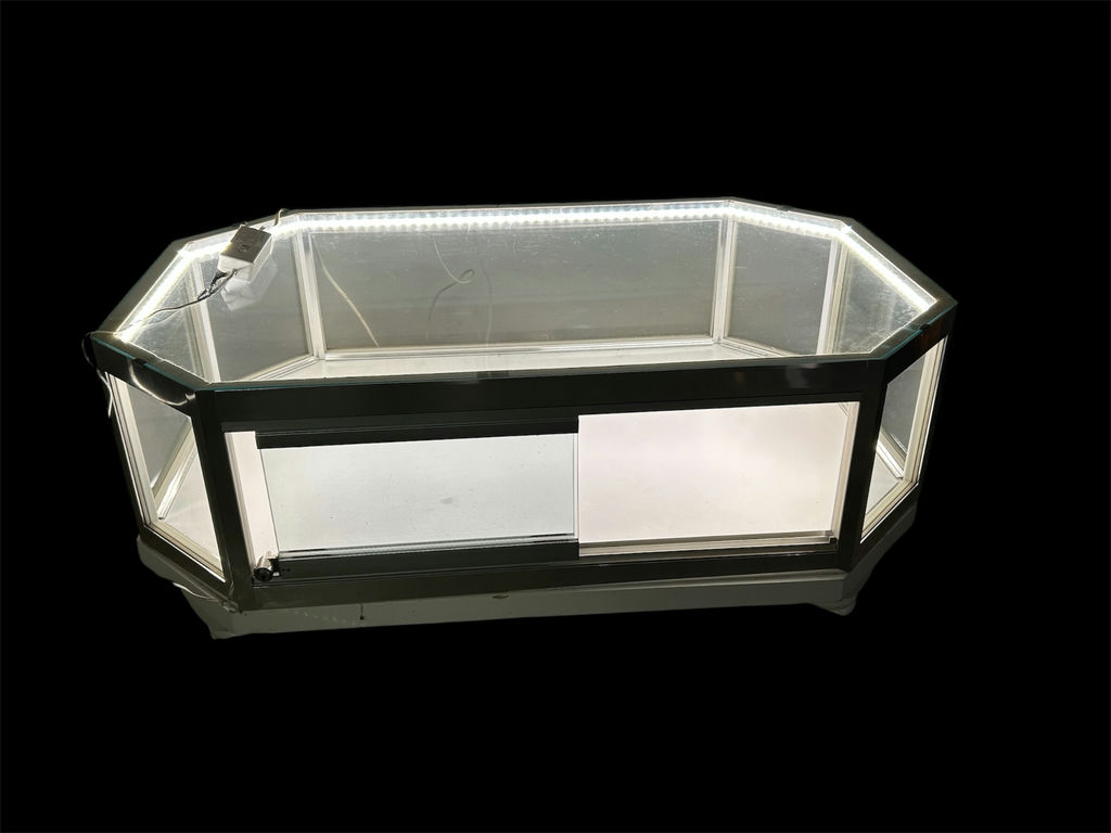Lighted Countertop Display Case - image 2 of 9