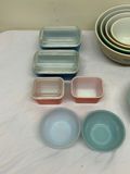 A Collection of Pyrex Wares - thumbnail 2 of 8