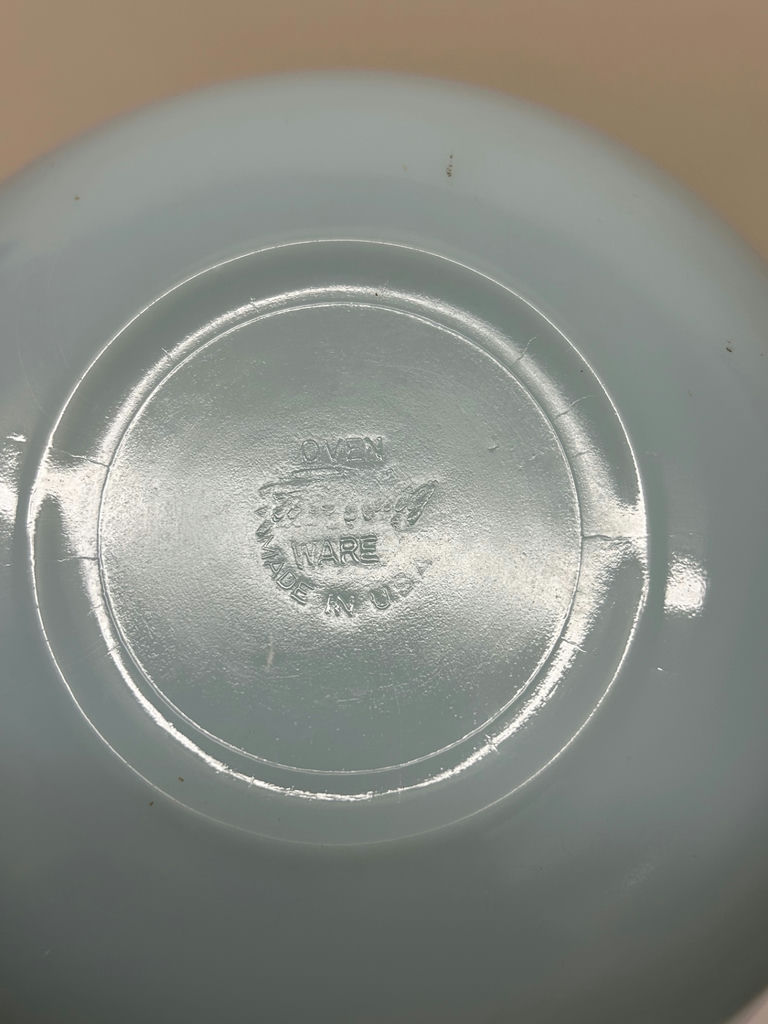 A Collection of Pyrex Wares  - image 4 of 8