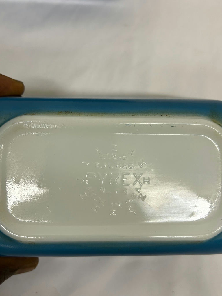 A Collection of Pyrex Wares - image 3 of 8
