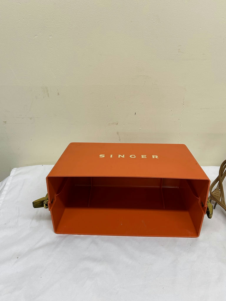 Vintage Singer Sewhandy Toy machine - image 7 of 8