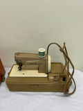Vintage Singer Sewhandy Toy machine - thumbnail 2 of 8