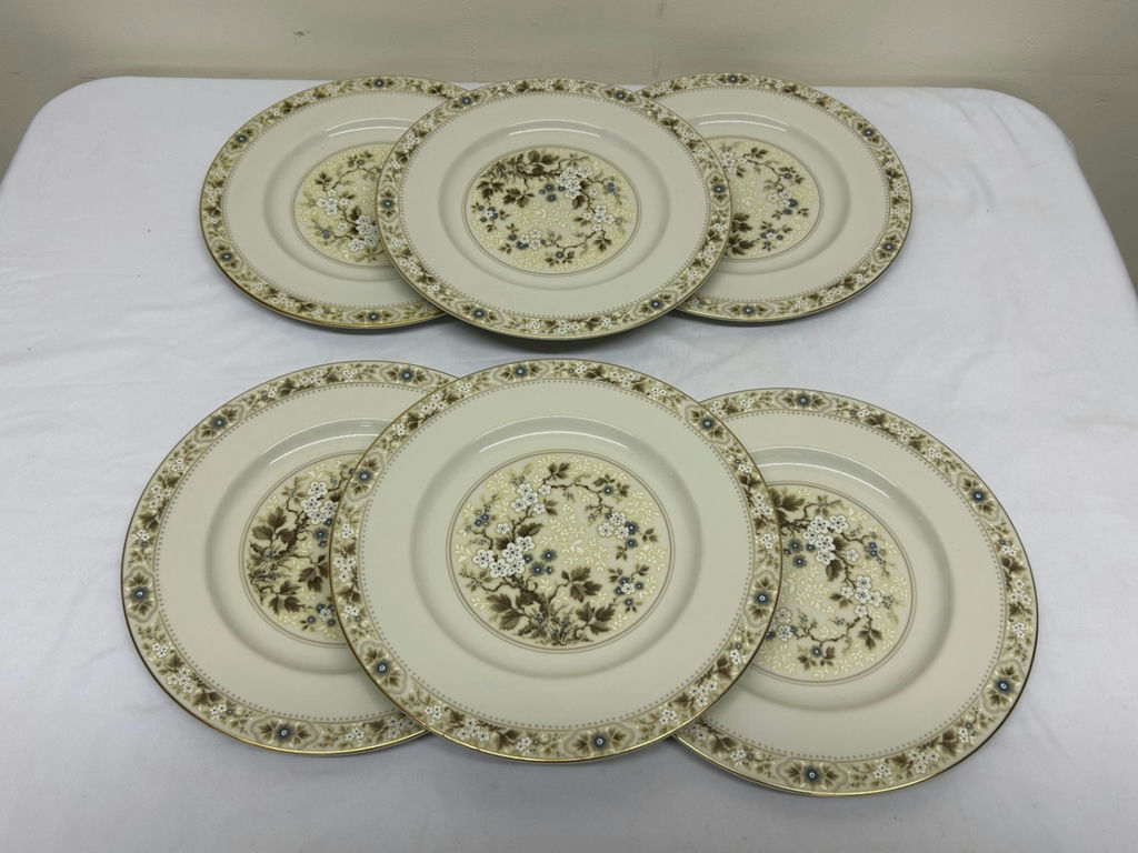 Royal Doulton Mandalay Dinner Plates - image 1 of 4