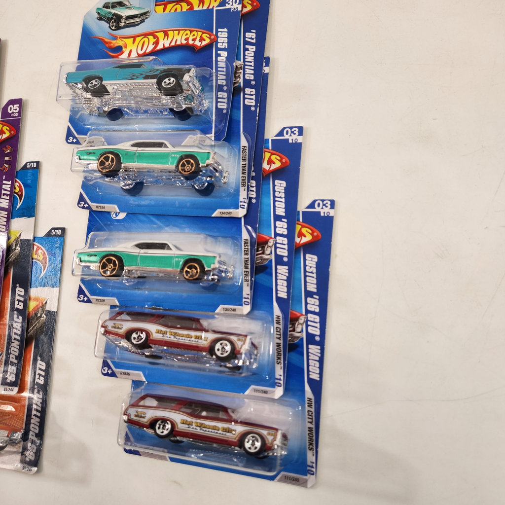 Hot Wheels Pontiacs - image 2 of 3