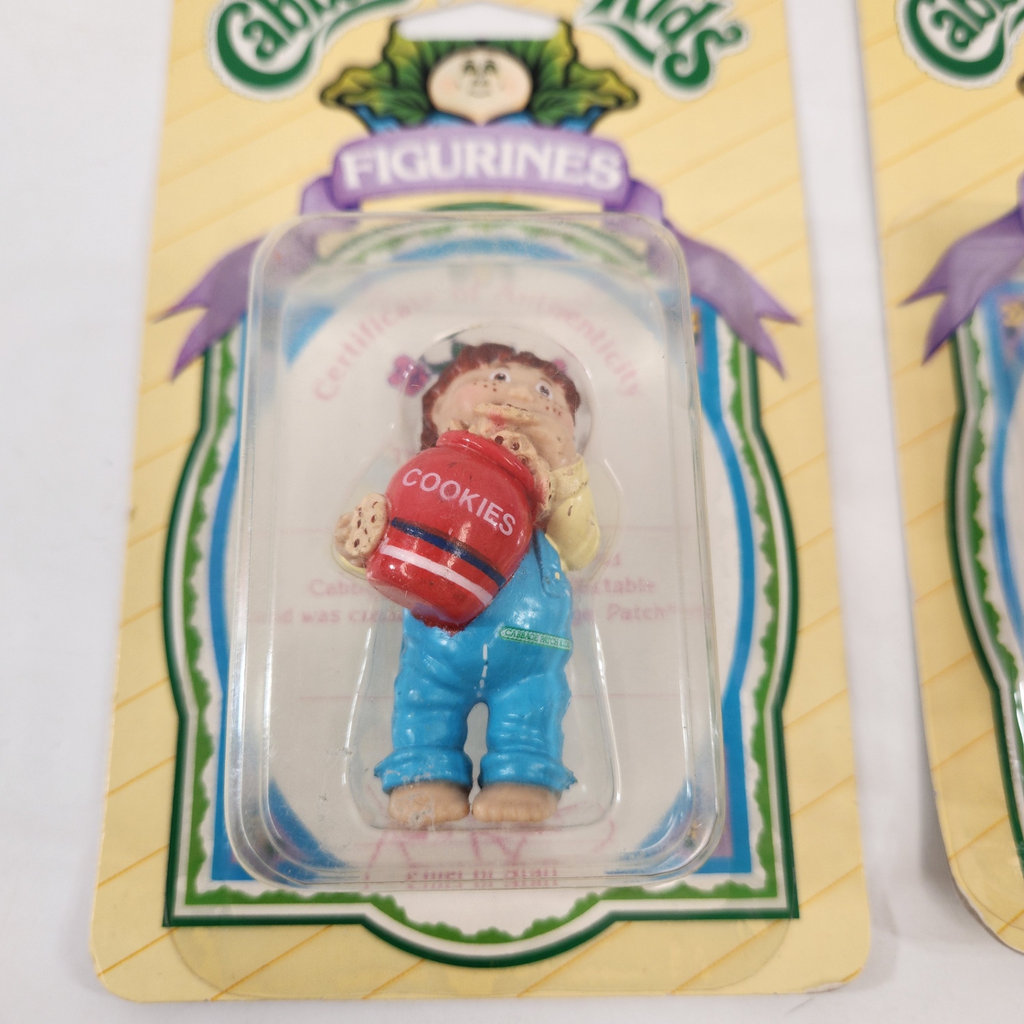 Cabbage Patch Mini Figures - image 2 of 4