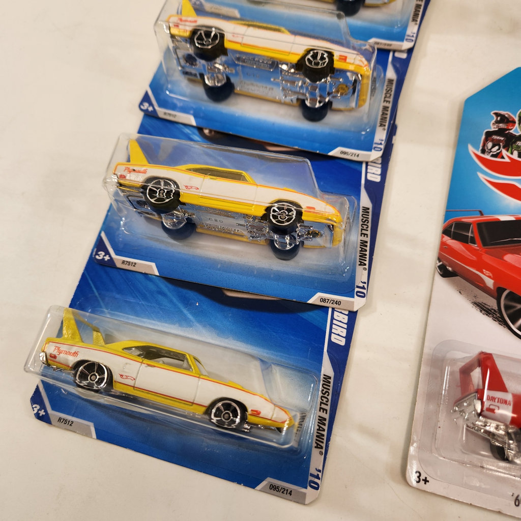 Hot Wheels Superbirds + Dodge - image 2 of 4