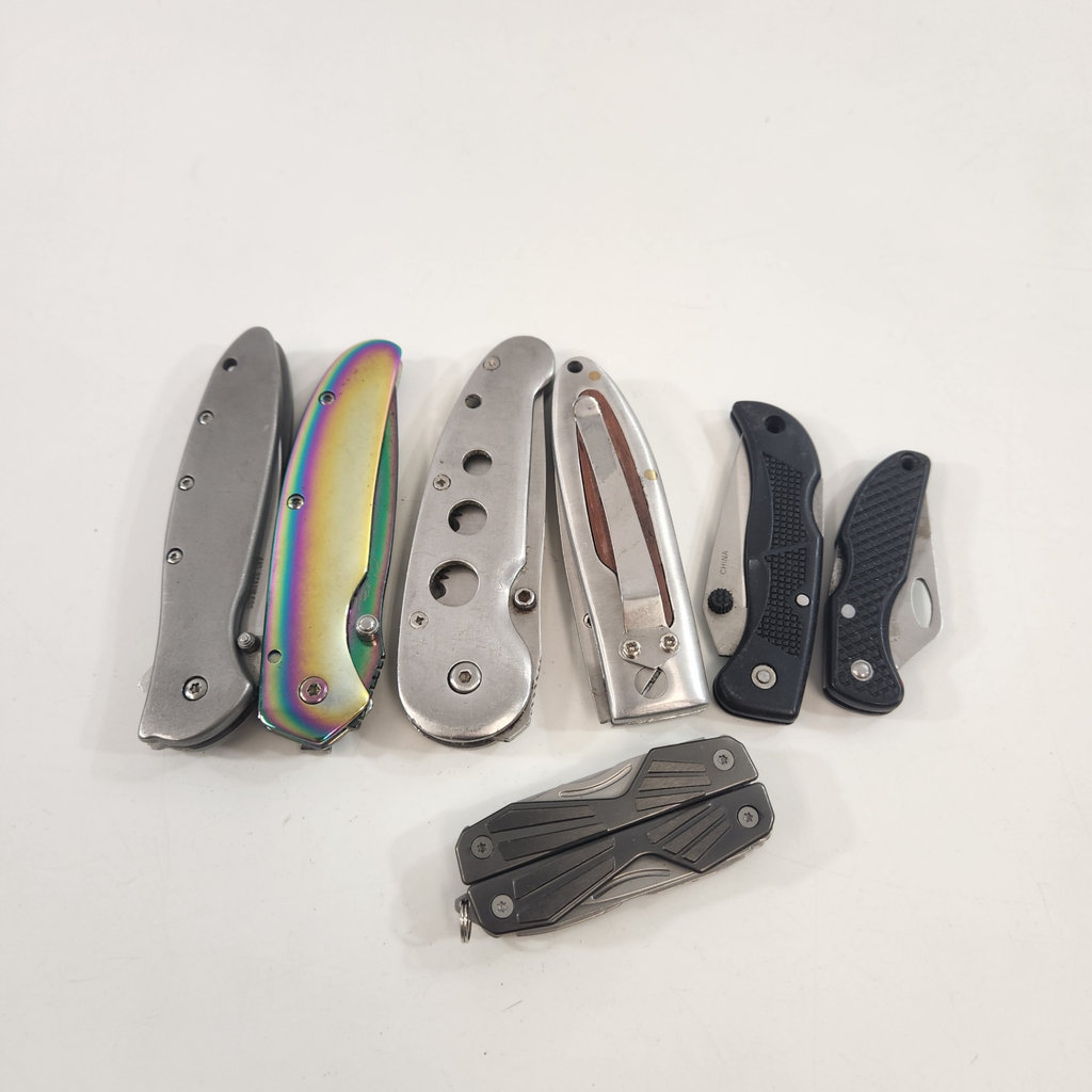 Collectible Knives - image 2 of 4