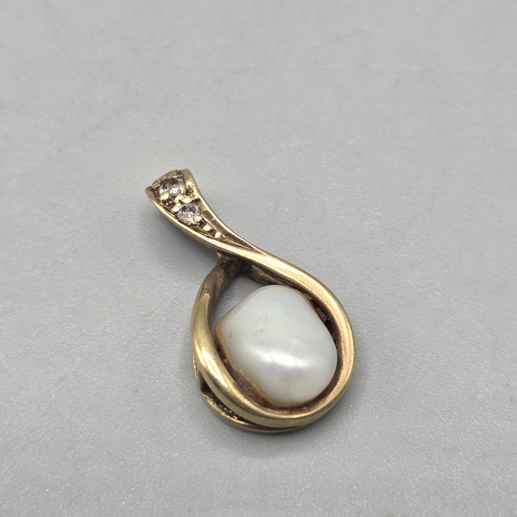14K Gold Pendant with Pearl - image 2 of 7