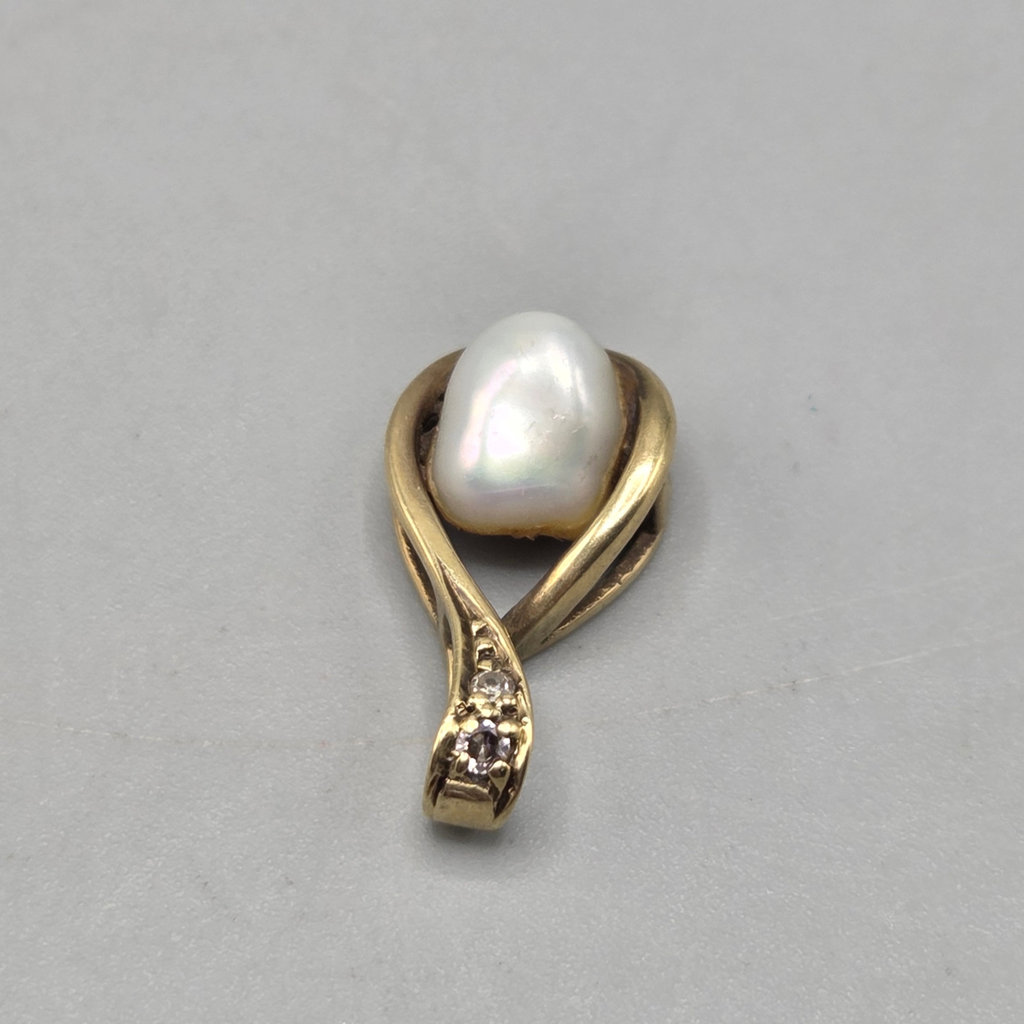 14K Gold Pendant with Pearl - image 3 of 7