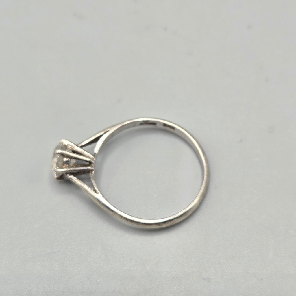 Sterling Silver Ring with Clear Stone Size 5 - 1.1 grams - image 2 of 5