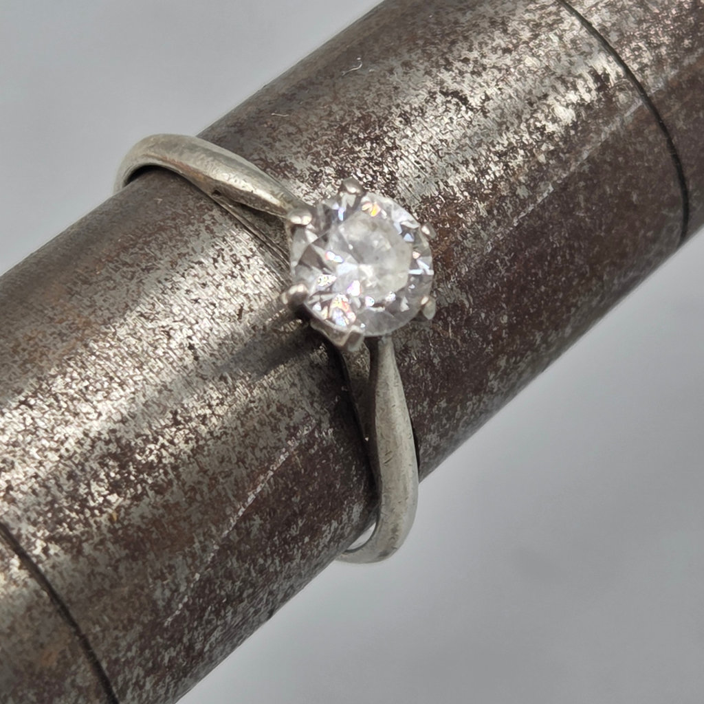Sterling Silver Ring with Clear Stone Size 5 - 1.1 grams - image 4 of 5
