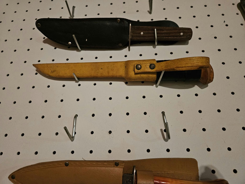 Assorted fixed-blade knives with leather sheaths - image 3 of 4