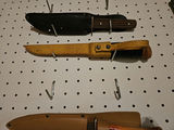 Assorted fixed-blade knives with leather sheaths - thumbnail 3 of 4