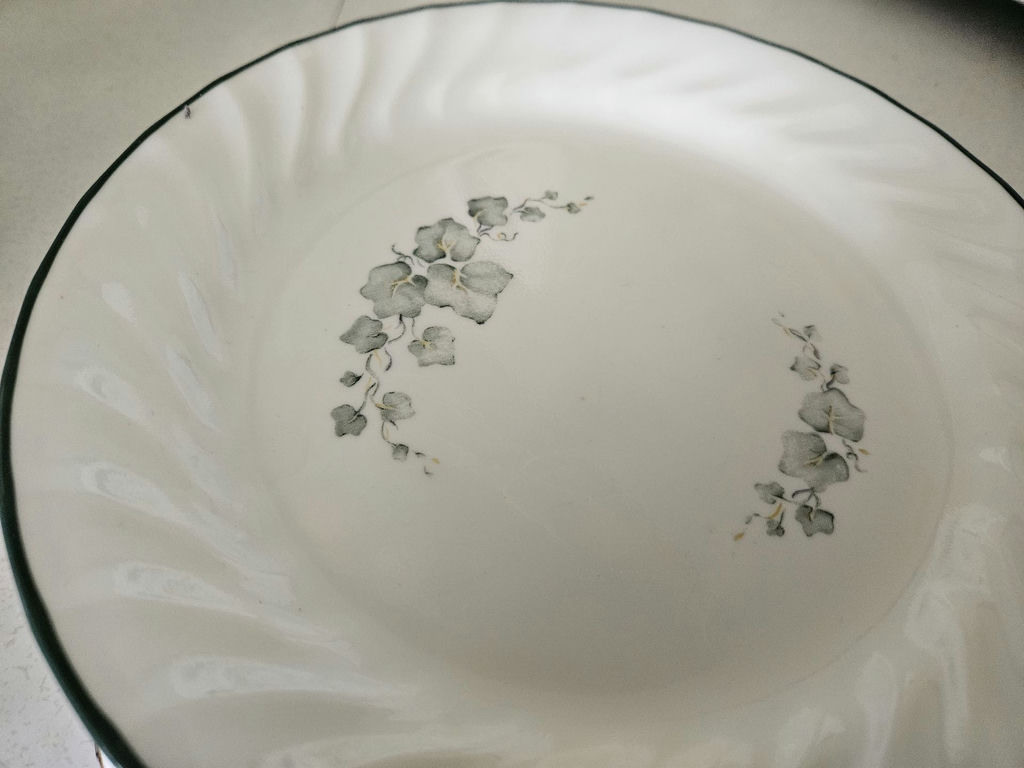 Ivy-pattern Corelle White Dinnerware and Glassware Set. Matching Mixing Bowls and Servingware - image 2 of 28