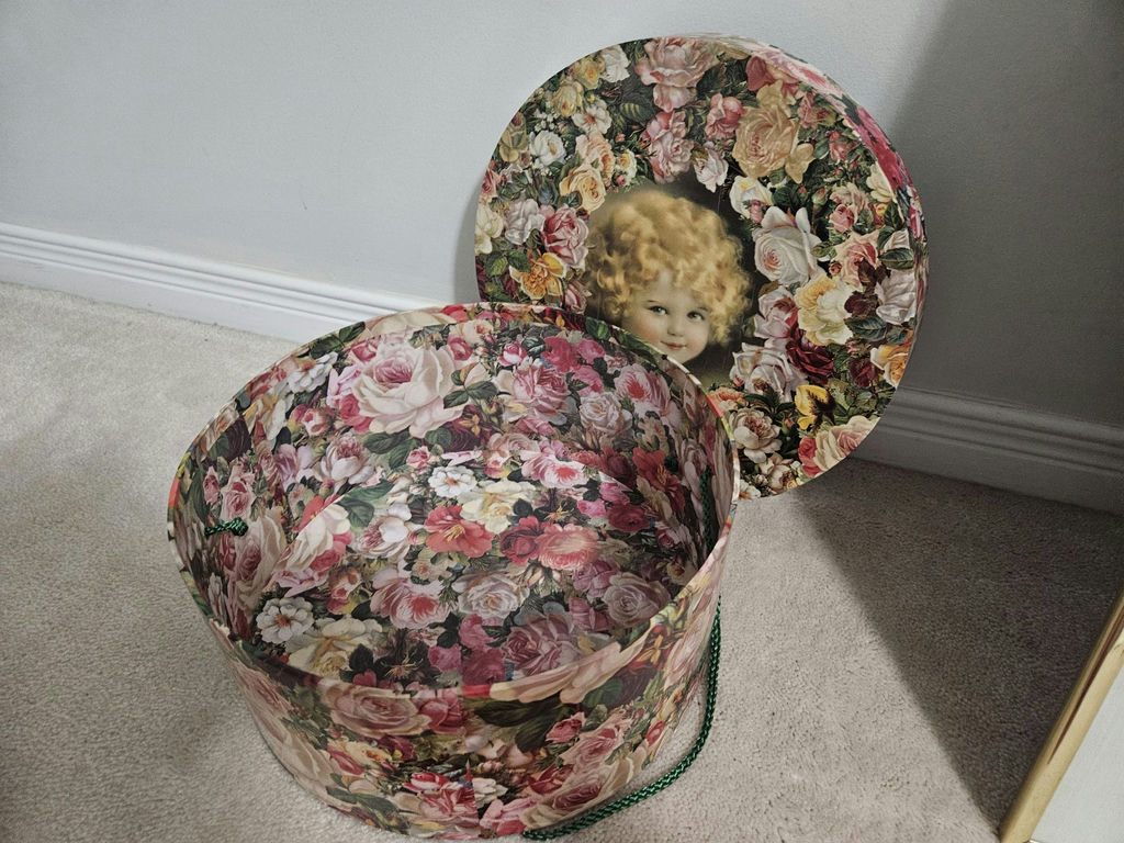 Assorted Hats and a Floral Hatbox - image 6 of 8