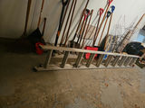 Aluminum extension ladder - thumbnail 2 of 6