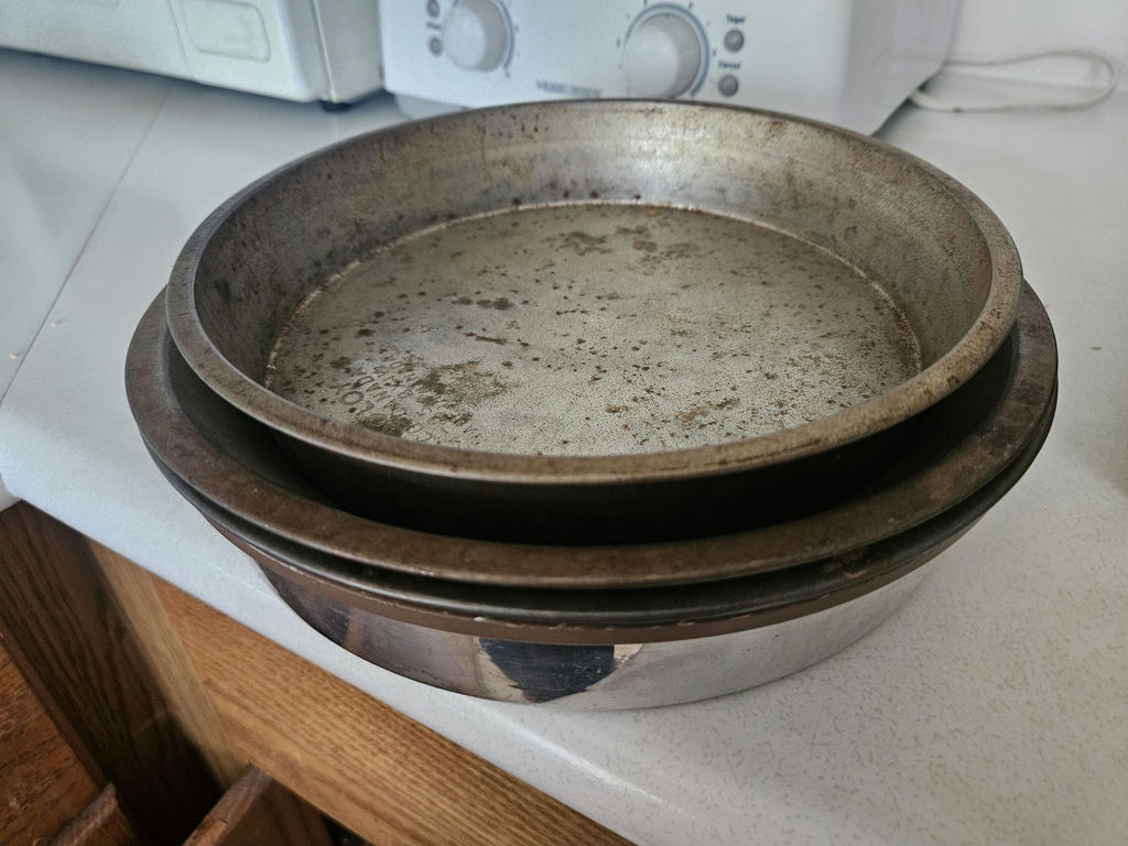 Assorted metal bakeware set (heart cake pan, loaf pans, sheet pans, and roasting pan) - image 7 of 8