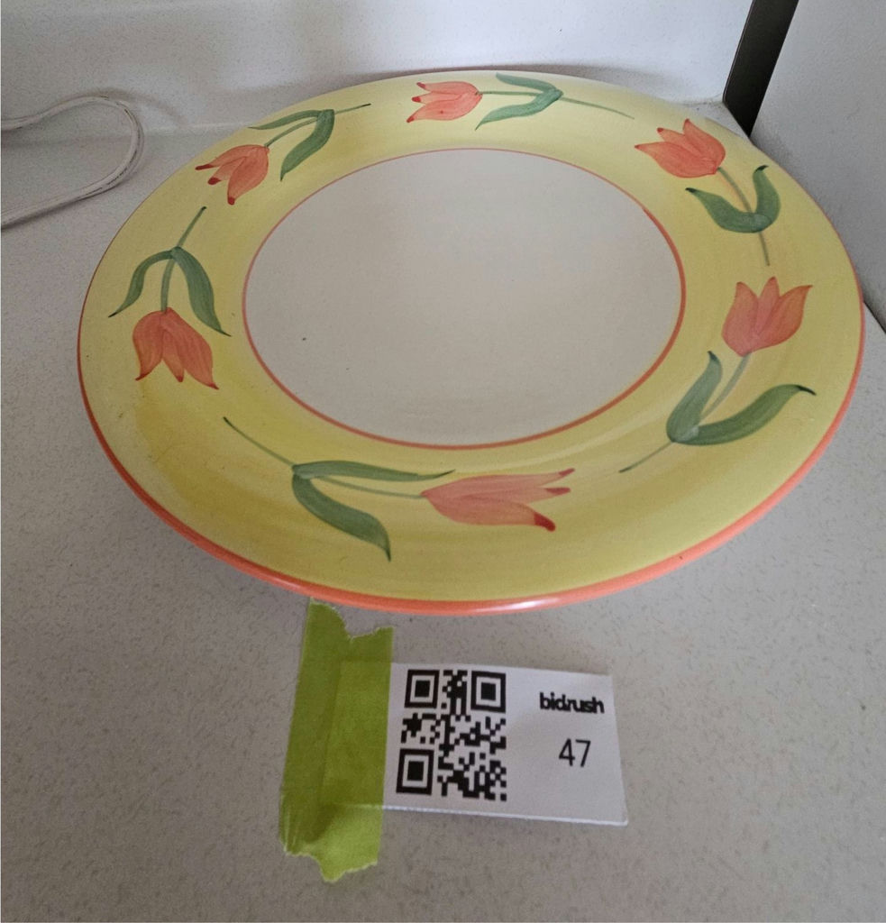 Round decorative 11" tulip-pattern ceramic plate/platter - image 2 of 3