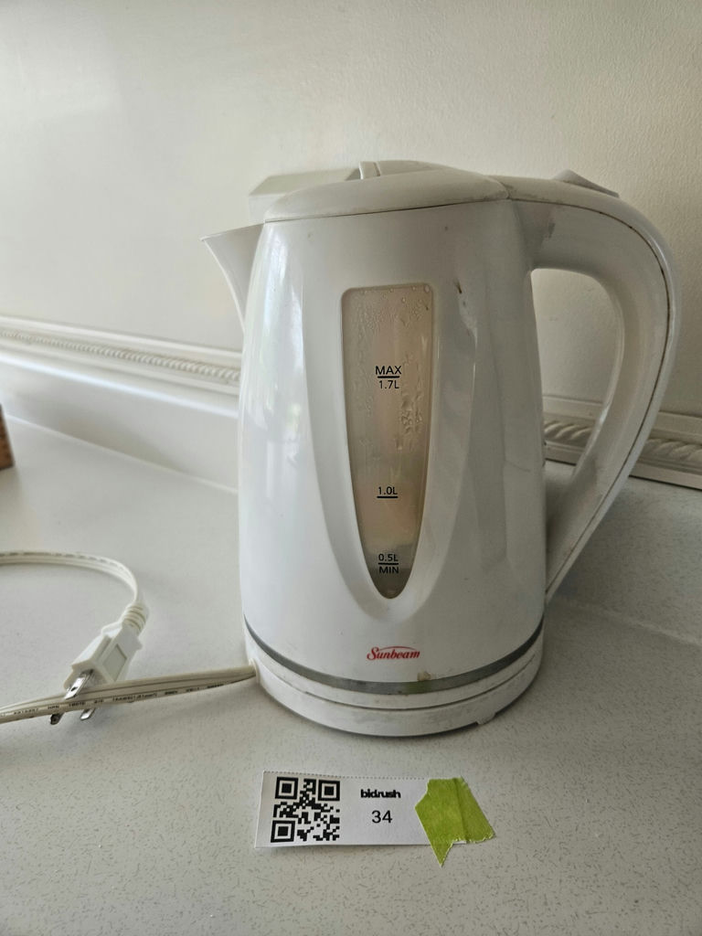 Sunbeam electric kettle - image 1 of 6