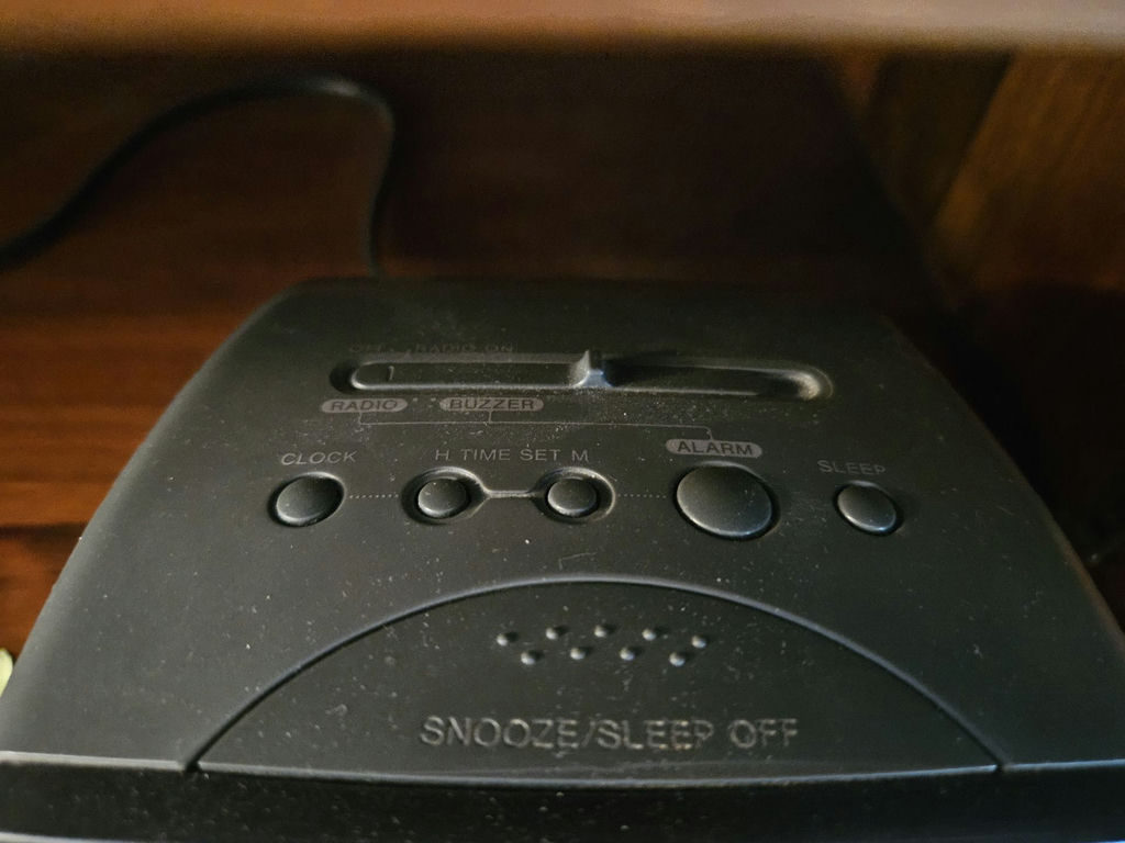 Sony Dream Machine alarm clock radio with green LED display - image 3 of 5