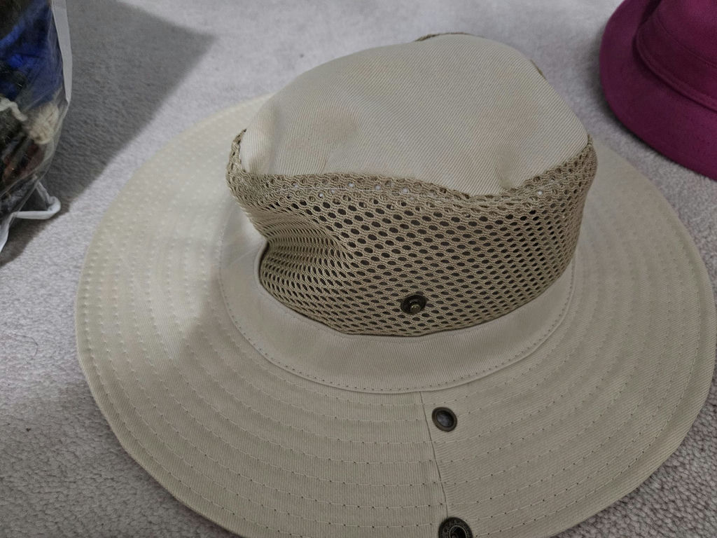 Assorted Hats and a Floral Hatbox - image 3 of 8