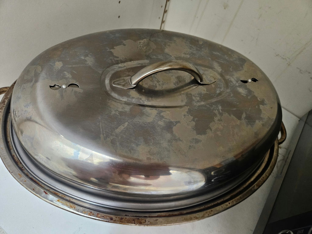 Large roasting pot with rack and lid - image 5 of 5
