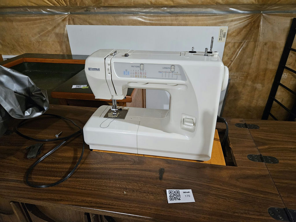 Sewing machine in Mid Century Modernwooden cabinet with sewing supplies - image 4 of 11