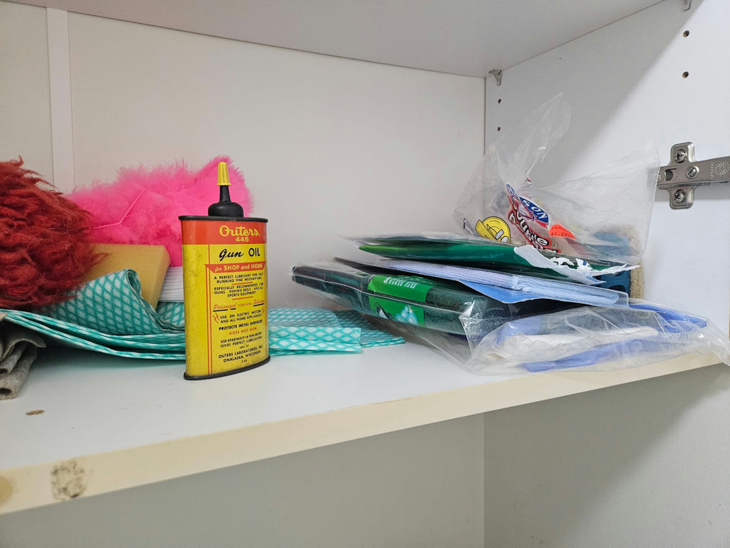 Various cleaning supplies - image 4 of 5