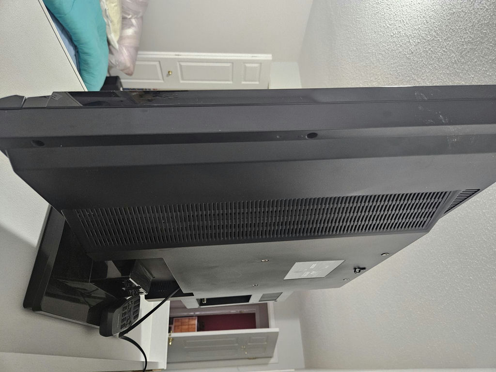Toshiba Flat Screen Television - image 5 of 8