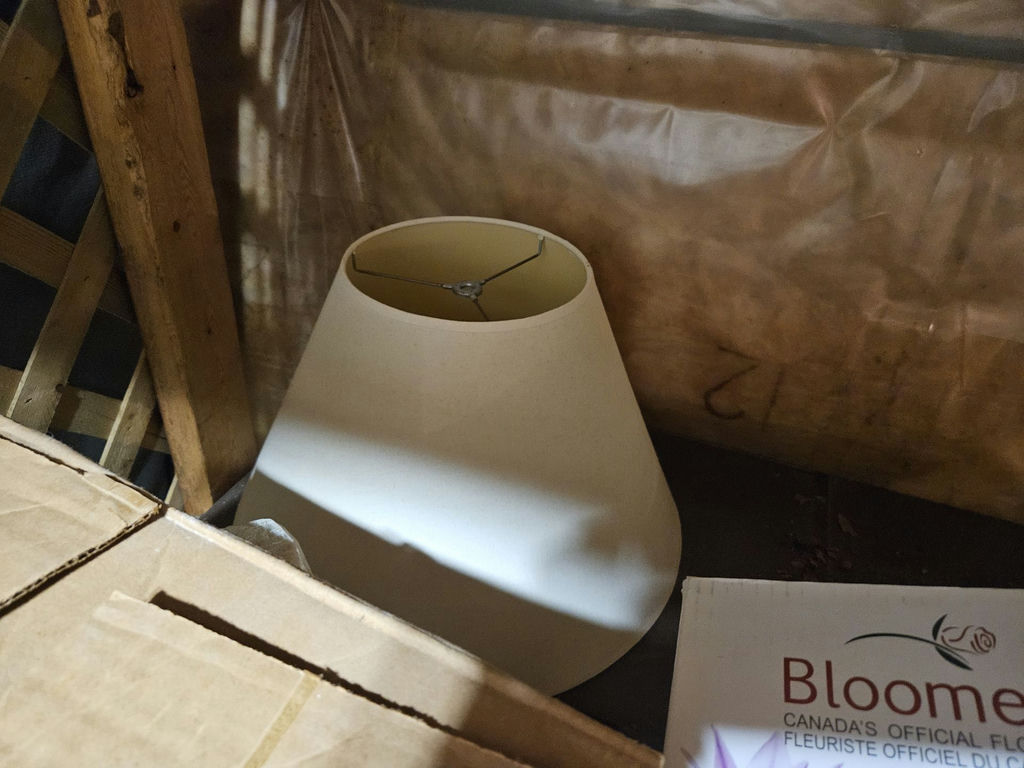 Miscellaneous lot of bedding, pillows and household items - image 5 of 11