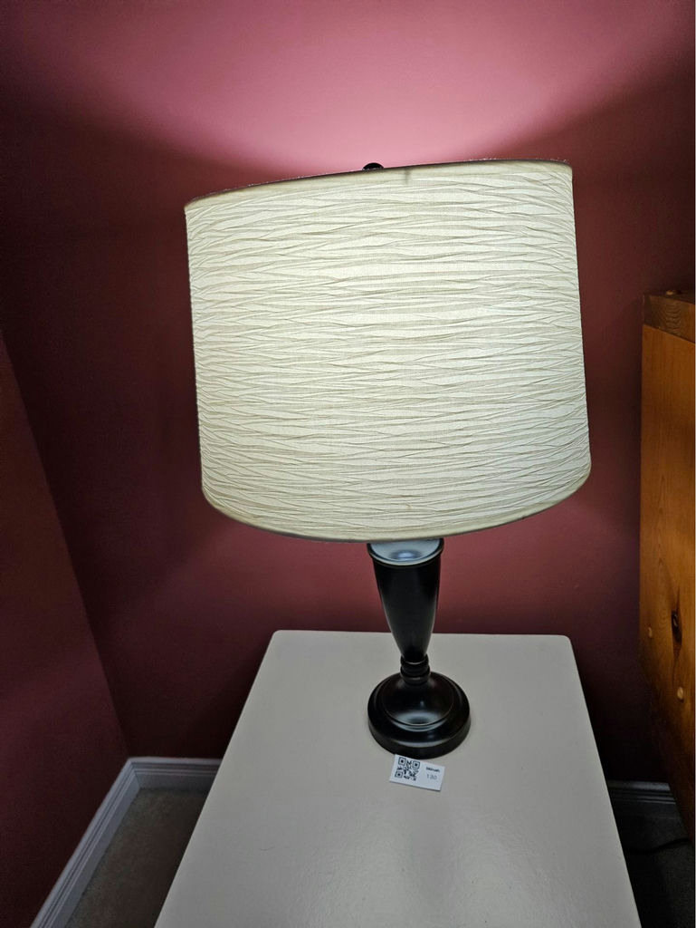 Table lamps with white textured shade - image 5 of 8
