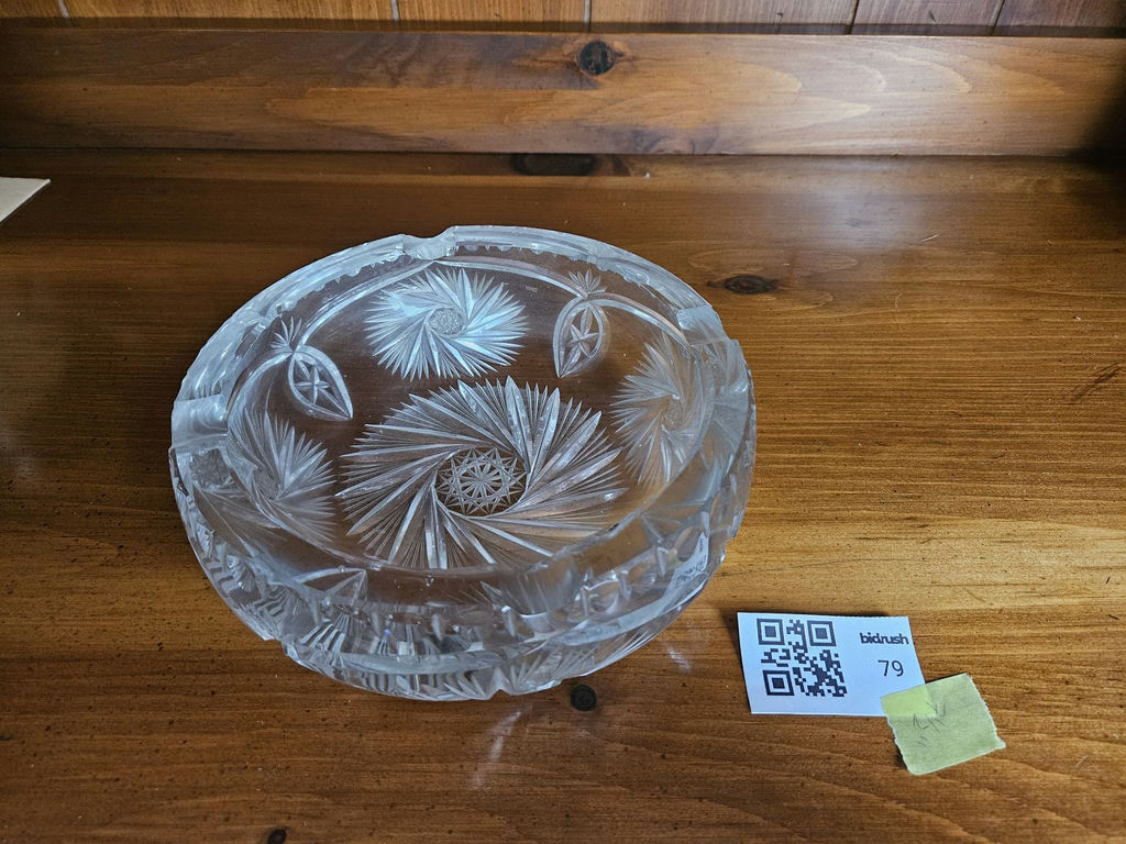 Crystal cut-glass ashtray - image 1 of 5