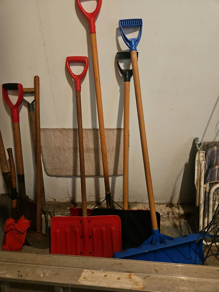 4 Snow Shovels - image 1 of 4