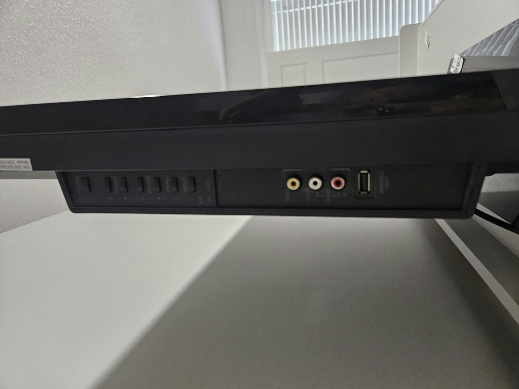Toshiba Flat Screen Television - image 6 of 8