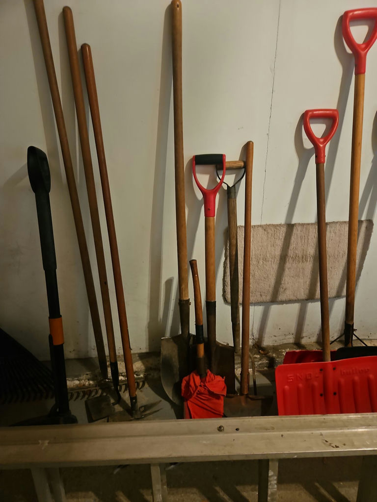 Assorted yard and garden tools - image 9 of 12