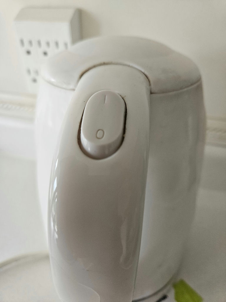 Sunbeam electric kettle - image 4 of 6