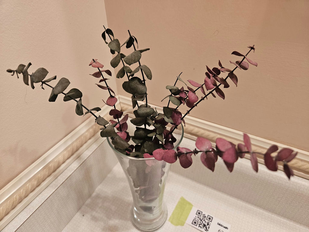 Glass vase with artificial eucalyptus stems - image 3 of 3