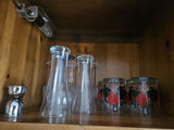Glassware and assorted kitchen items - thumbnail 2 of 4