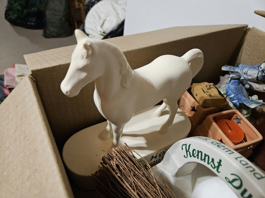 Box of assorted decorative figurines and trinkets - image 3 of 7