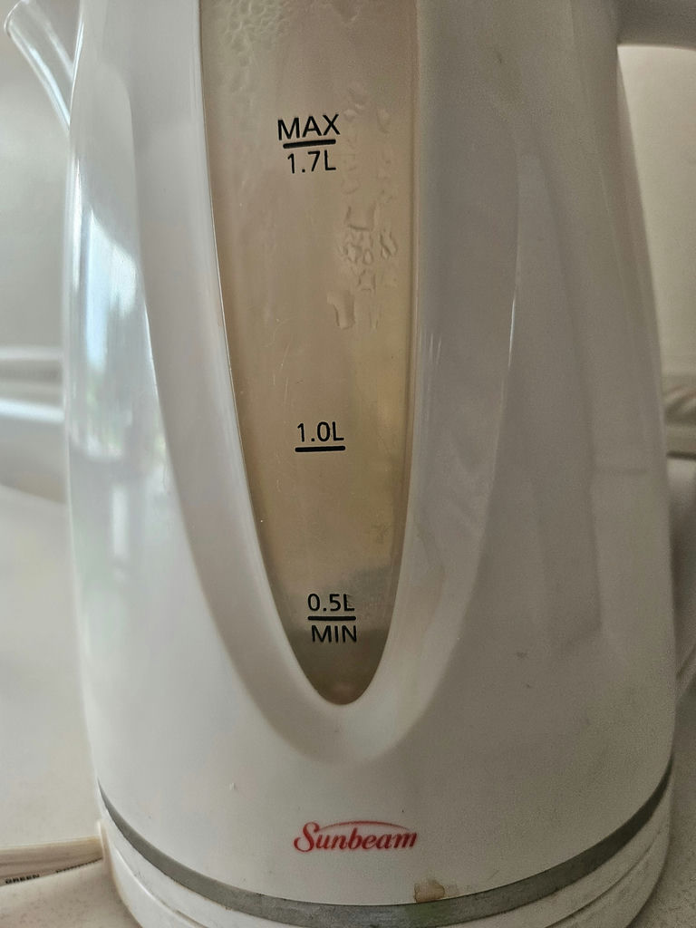 Sunbeam electric kettle - image 2 of 6