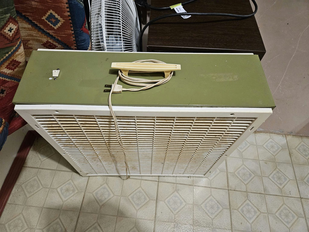 Box fan, oscillating fan and dehumidifier - image 5 of 9