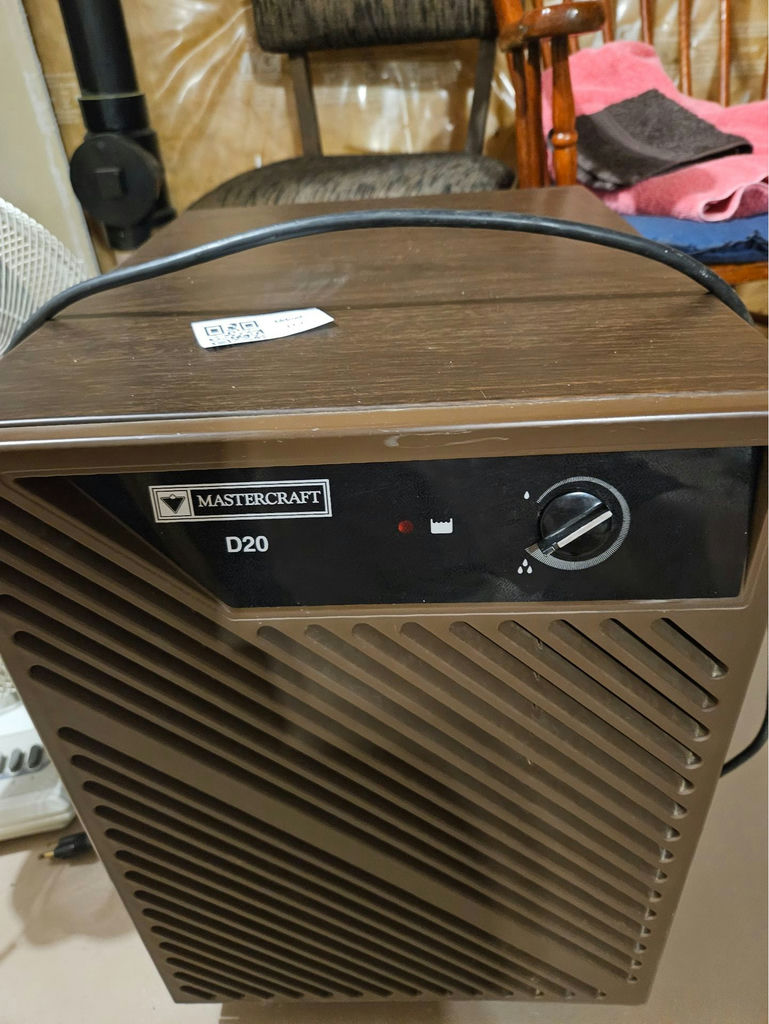 Box fan, oscillating fan and dehumidifier - image 3 of 9