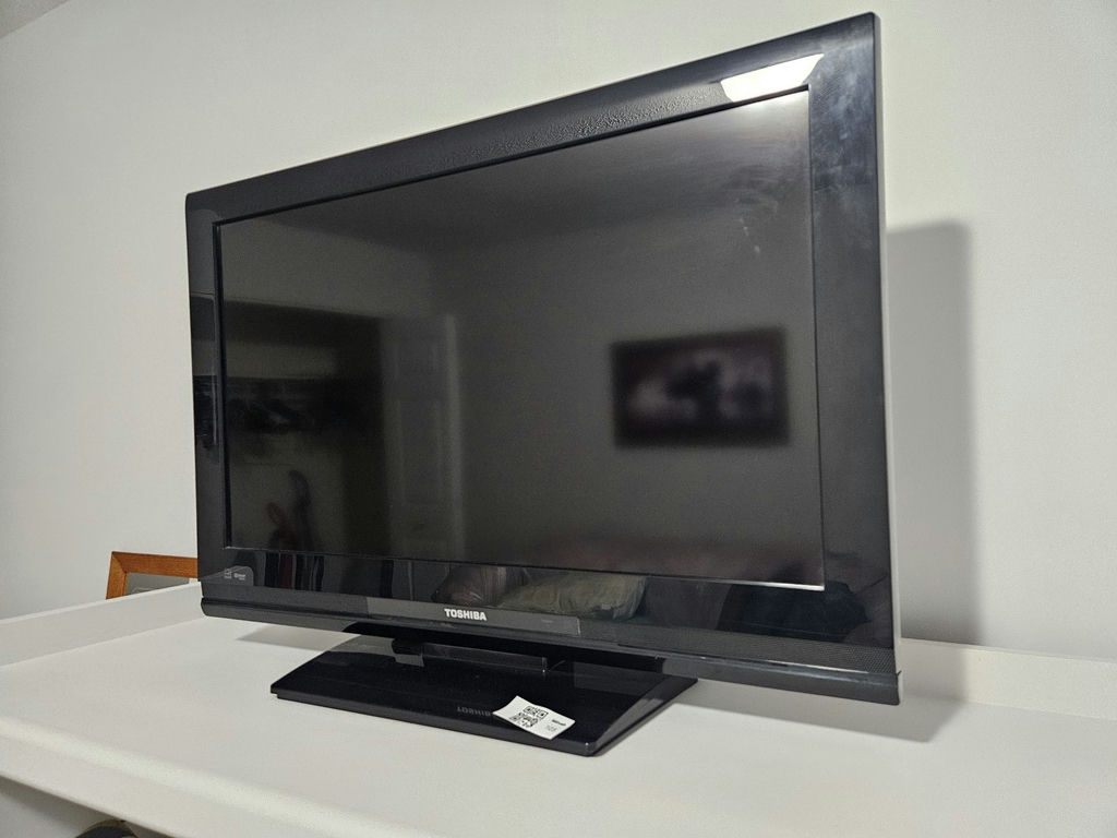 Toshiba Flat Screen Television - image 1 of 8