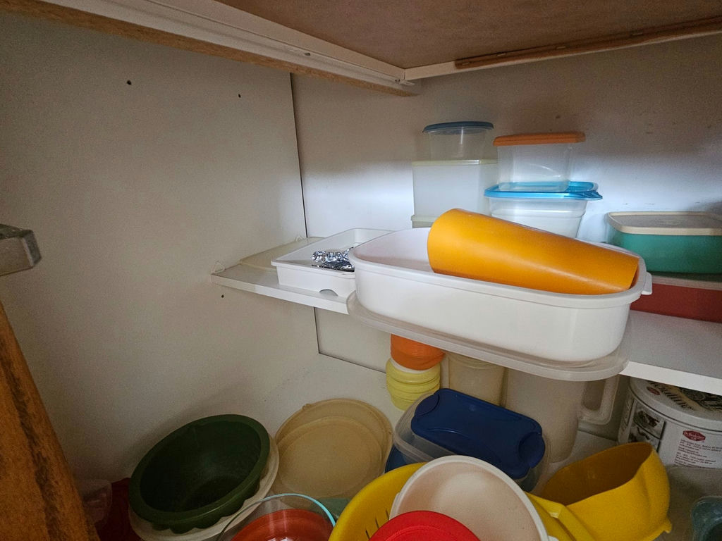 Assorted plastic kitchen storage containers and lids - image 2 of 5