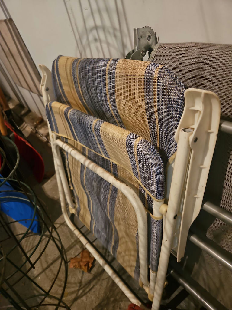 2 Foldable striped fabric chairs - image 2 of 4