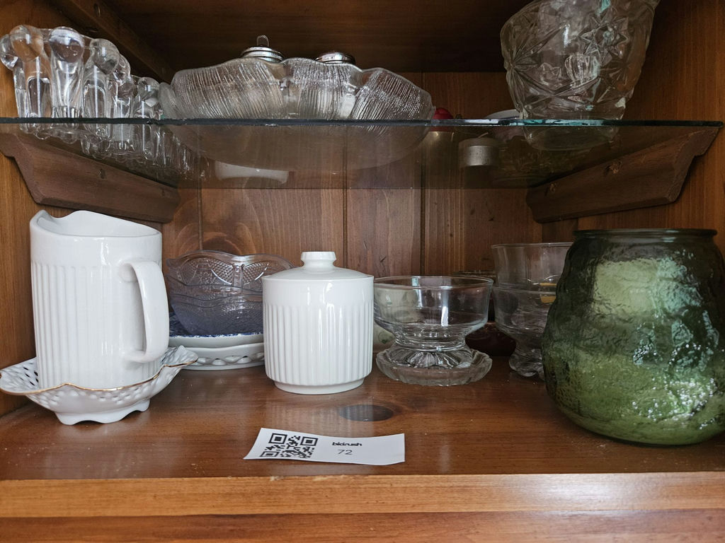 Assorted Glassware and Ceramics - image 4 of 7