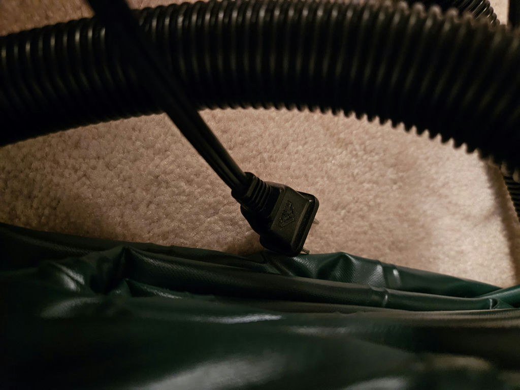 SportTek electric inflator/deflator pump with hoses and adapters and inflatable bed (unknown size) - image 8 of 9