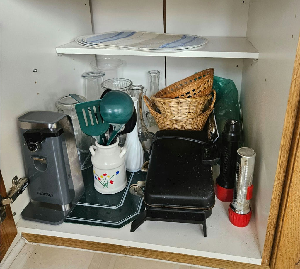 Kitchenware, Vases, Heritage Electric CanOpener, Toastess (Grill?) and Flashlights - image 1 of 8