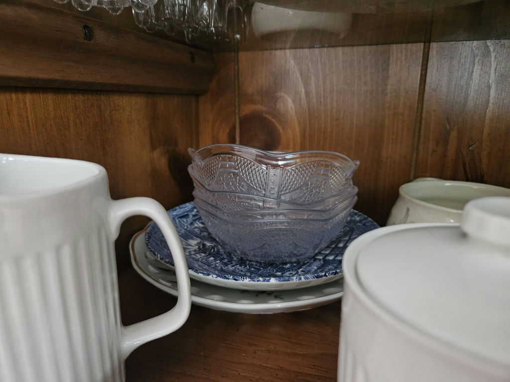 Assorted Glassware and Ceramics - image 6 of 7